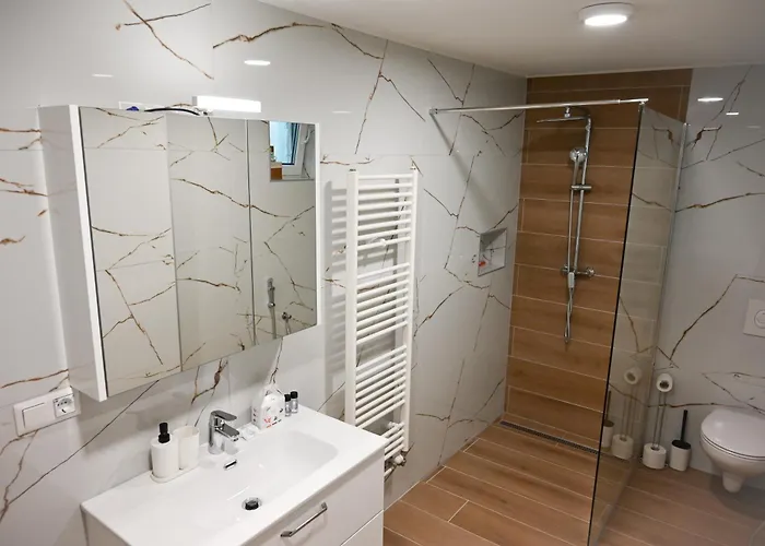 Apartma Cave Bliss דירה *